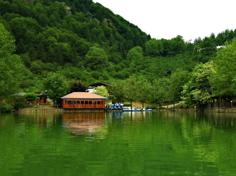 جاهای دیدنی روستای جواهرده؛ مکان های شگفت انگیز از آبشار تا قله های زیبا